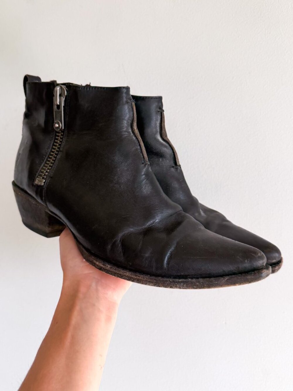 Frye Sacha Moto Shortie Leather Pointed Toe Dual-Side Zip Bootie Black 10